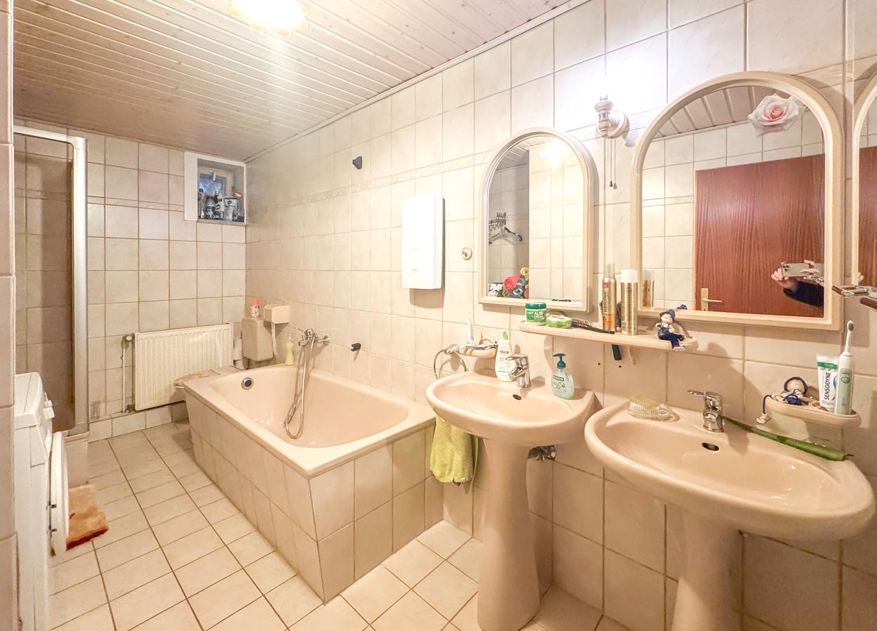 ...modernes Familienbad