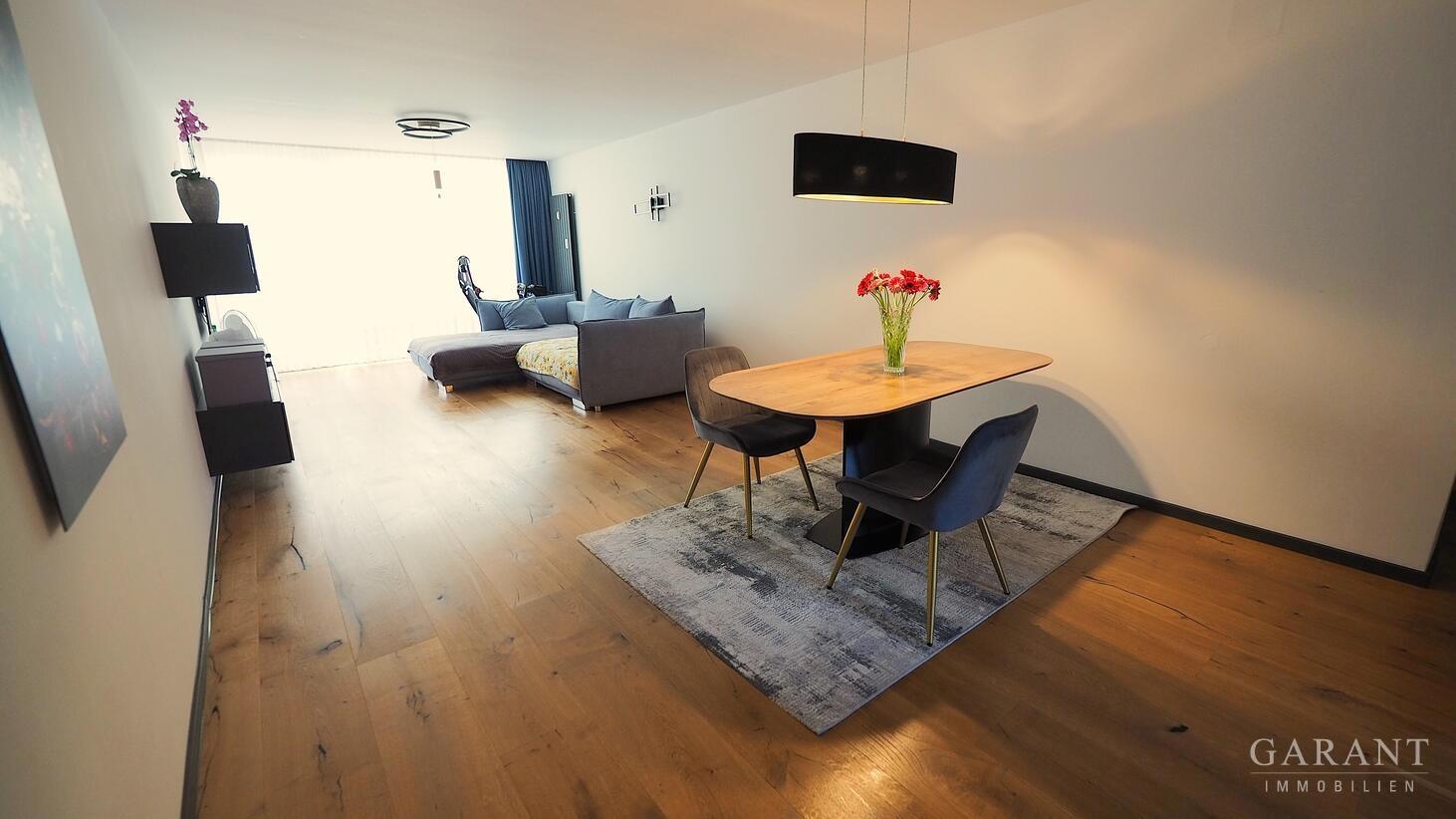 Wohnzimmer mit Essplatz