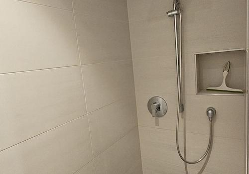 Dusche im 1. OG