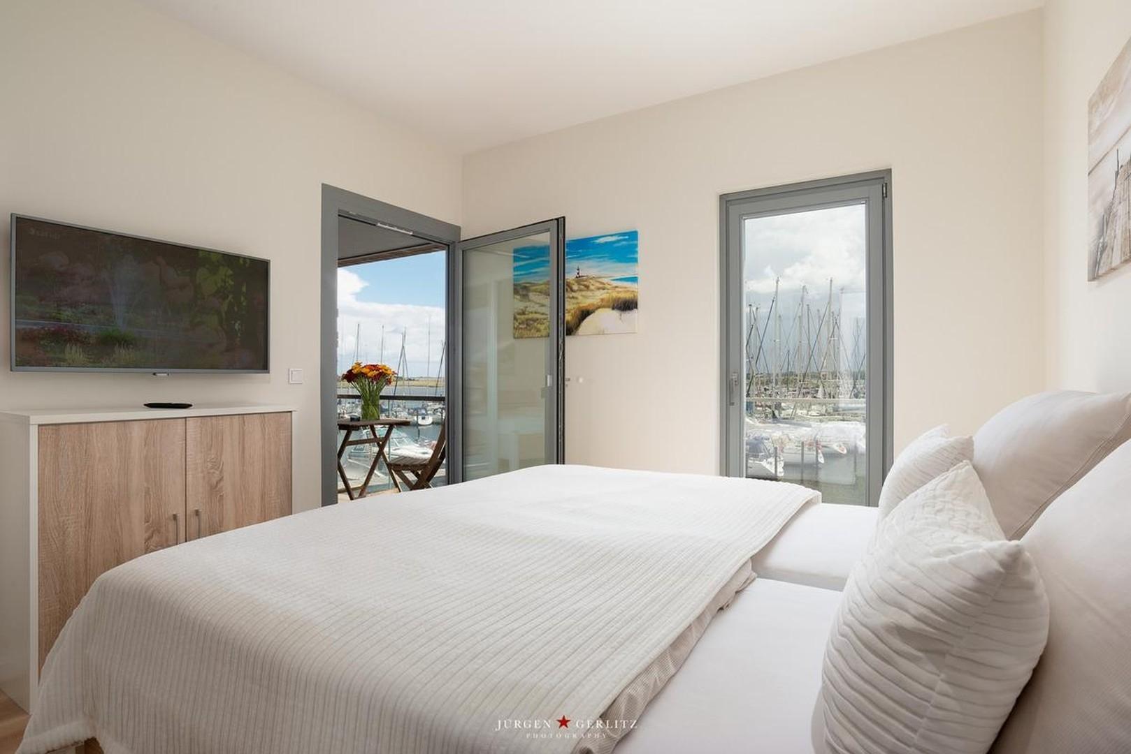 Schlafzimmer links