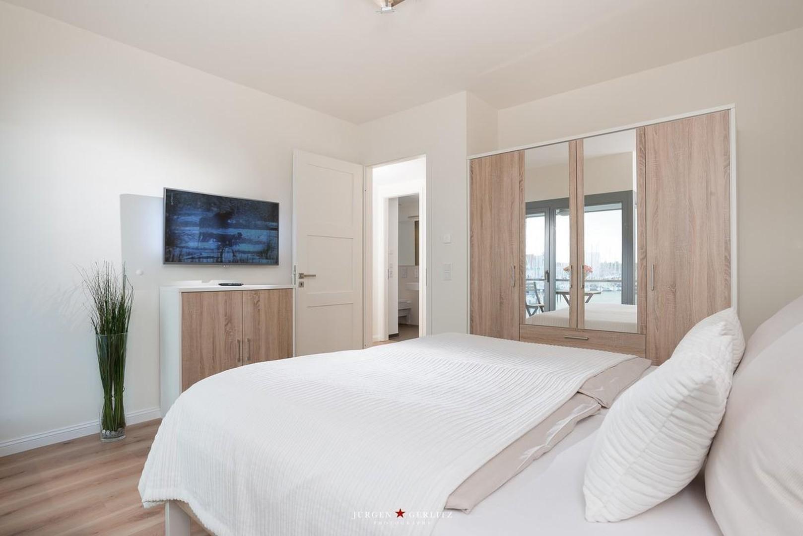Schlafzimmer links