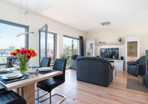 Essbereich und Wohnzimmer