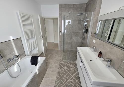 Badezimmer - Bild II