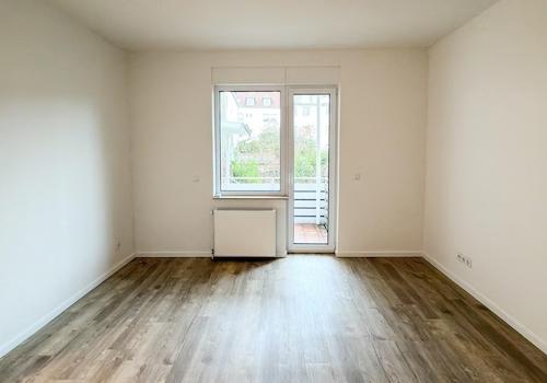 Wohnzimmer mit Balkon