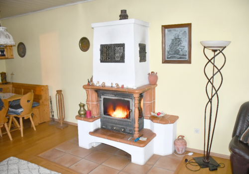 EG: gemütlicher Innenkamin