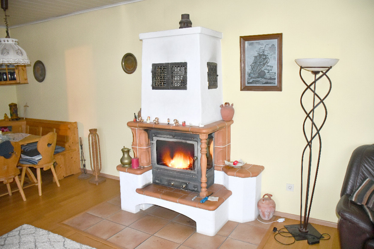 EG: gemütlicher Innenkamin