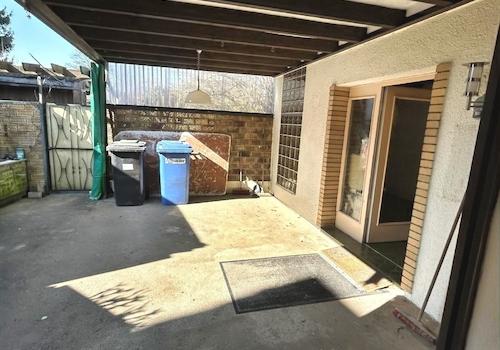 überdachter Innenhof