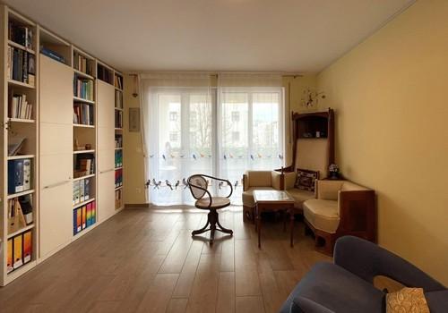 Wohnzimmer - mit Balkon