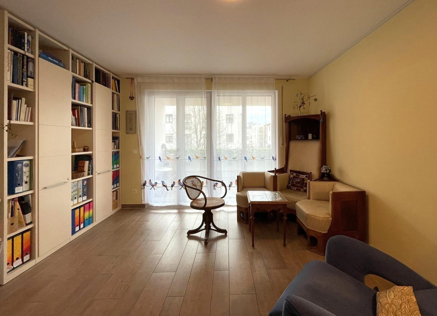 Wohnzimmer - mit Balkon