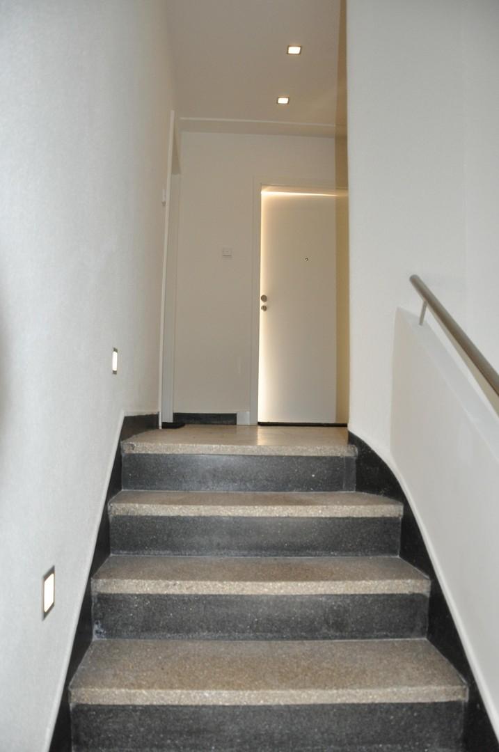 Wohnungstür Treppenhaus