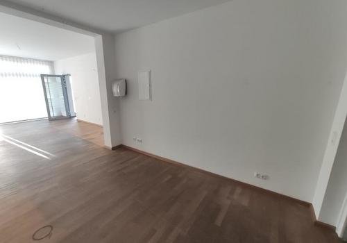 Fitnessraum mit Sportfläche Bild 2