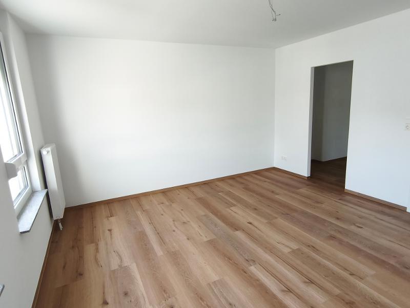 OG: Schlafzimmer mit Ankleide Bild 2