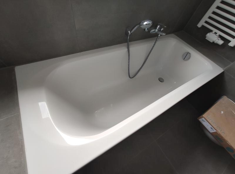 Bad mit Badewanne und Dusche Bild 6