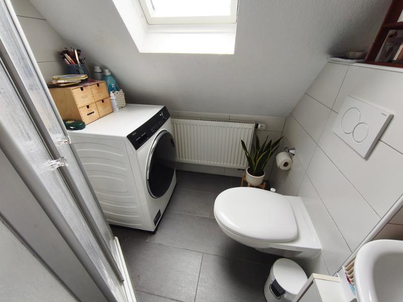 Bad mit Dusche und Waschmaschinenanschluss Bild 2