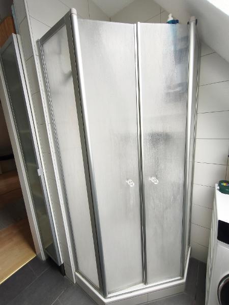 Bad mit Dusche und Waschmaschinenanschluss Bild 3