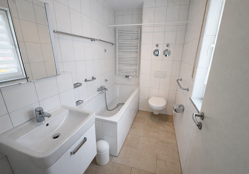 Badezimmer mit Wanne