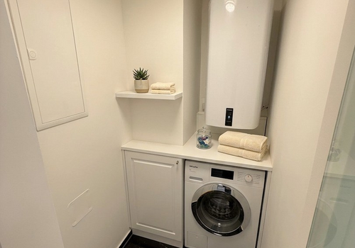 Abstellkammer möbliert