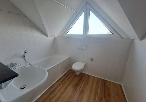 DG Bad mit Badewanne