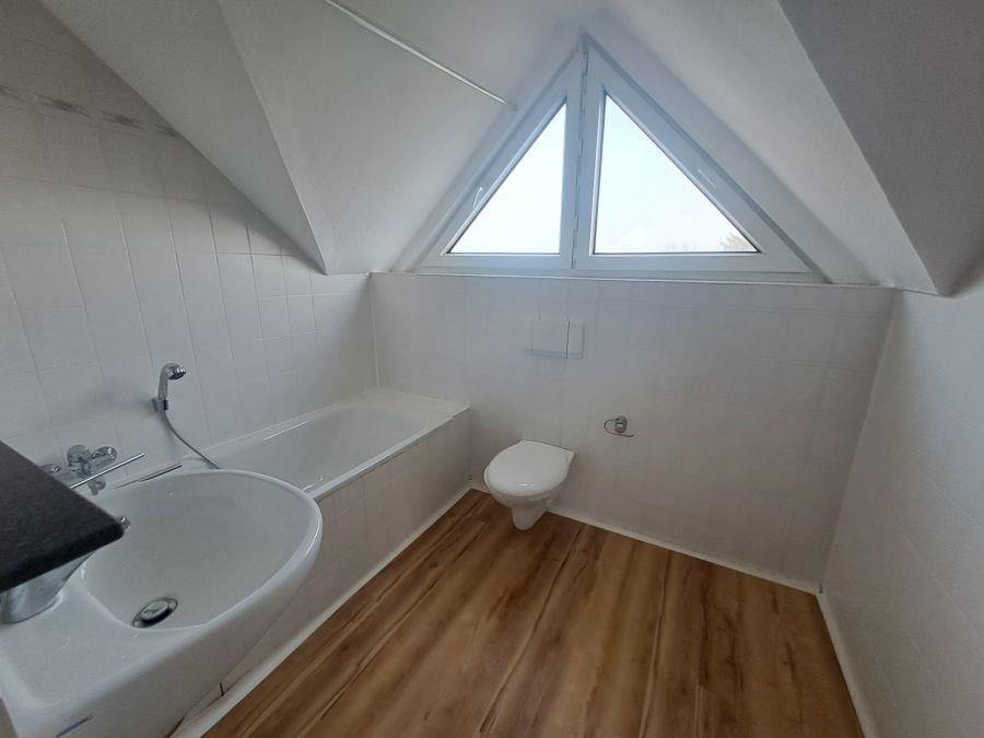 DG Bad mit Badewanne