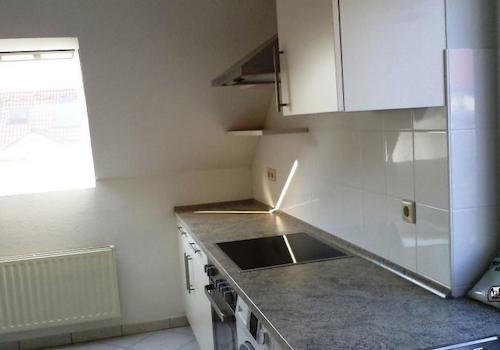 Küche: Waschmaschine + Wäschetrockner