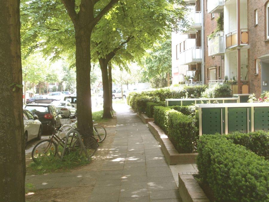 Blick entlang des Fußweges