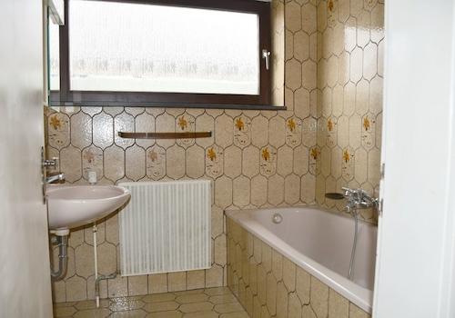 Wohnung EG: Tageslichtbad