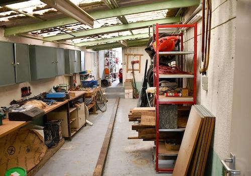 Nebengebäude mit Garagenzugang