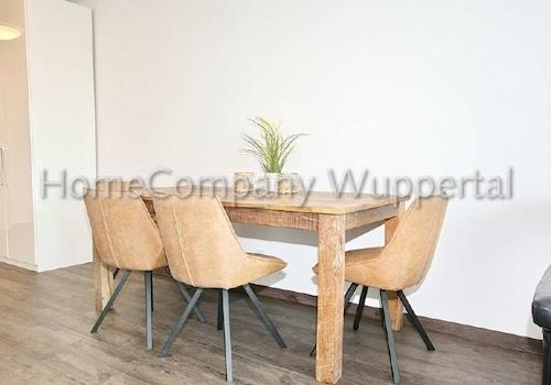 Ess- und Arbeitstisch