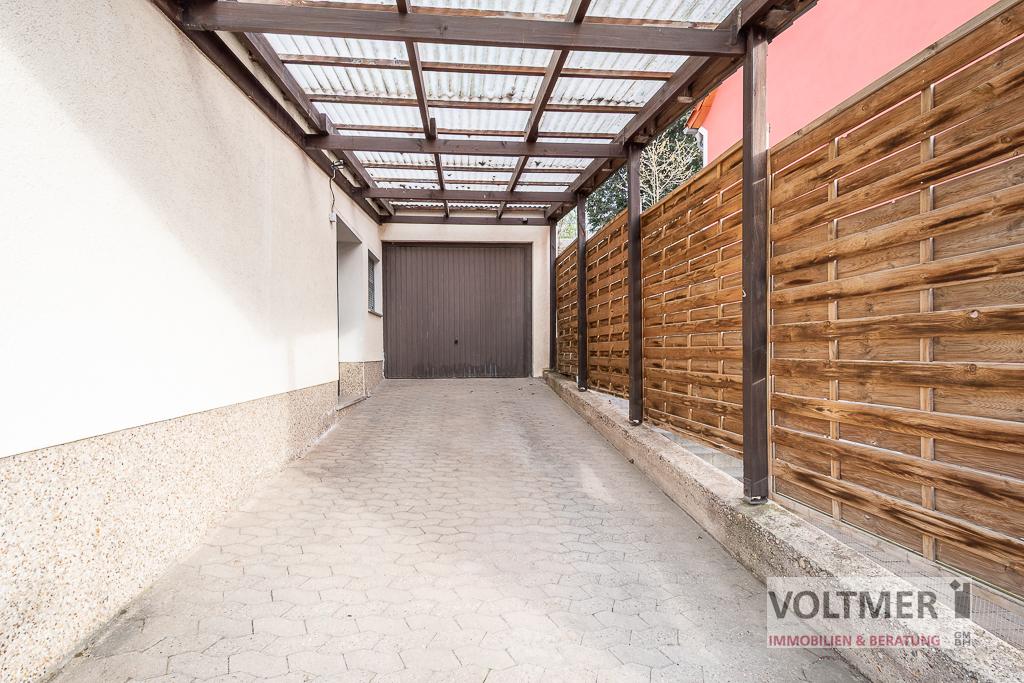 Carport / Einfahrt Garage