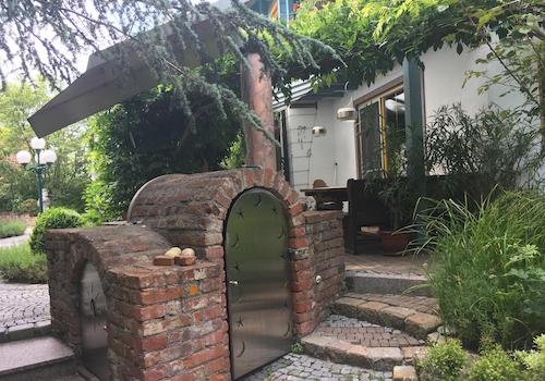 Pumpenhaus und Terrasse