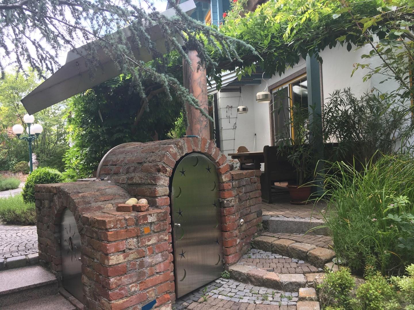 Pumpenhaus und Terrasse