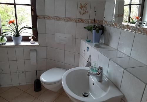 großzügiges Gäste-WC