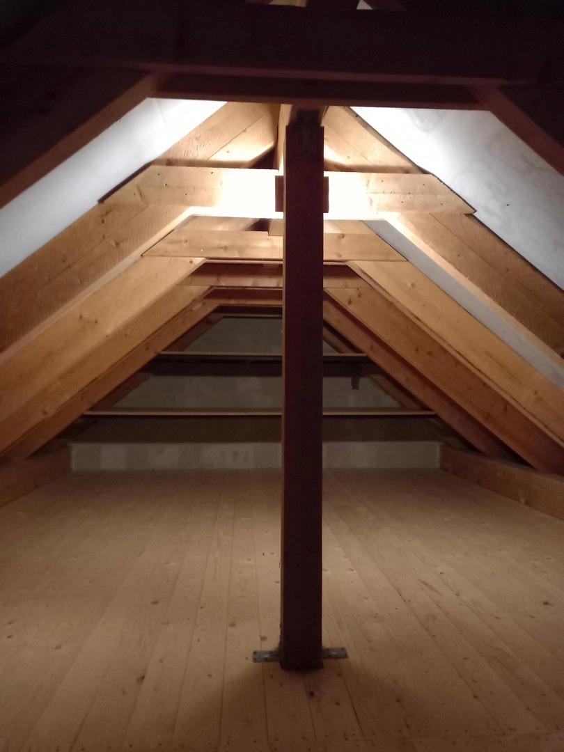 Dachboden mit großem Stauraum