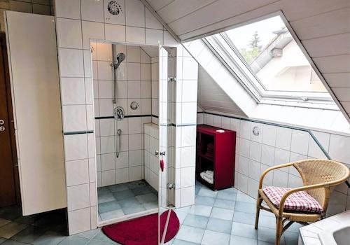 OG- Bad ebenerdige Dusche