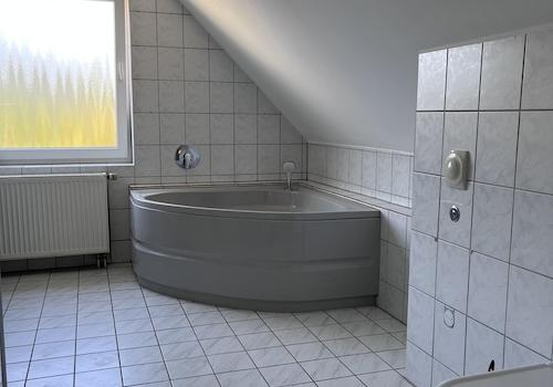 Badezimmer mit Wanne