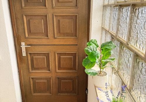 Hauseingang im Erdgeschoss