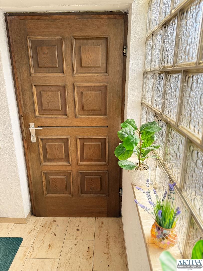 Hauseingang im Erdgeschoss