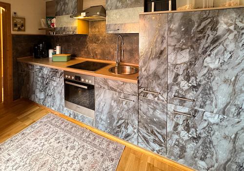 Küche mit Einbaugeräten