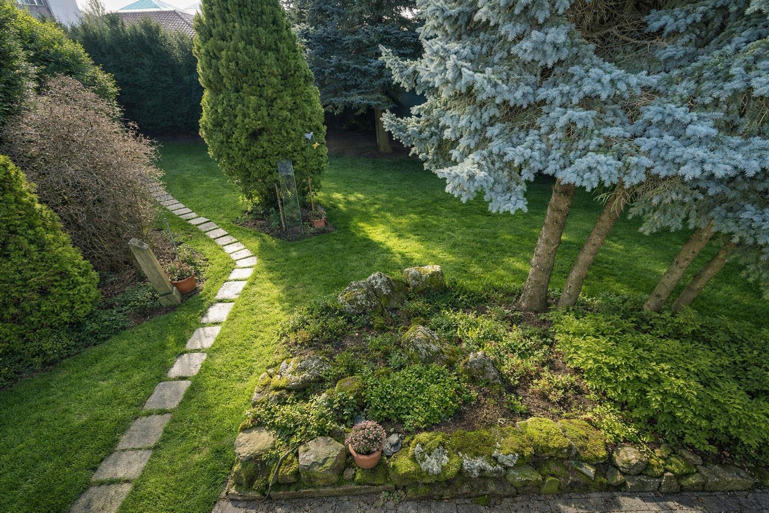 Balkonblick zum Garten