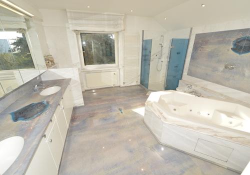 Großzügiges Tageslichtbad