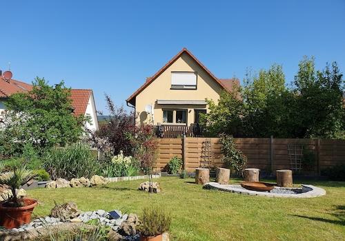 Garten von der Terrasse aus