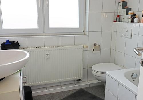 Bad, Wohnung im OG