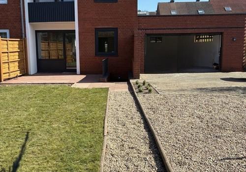 Garten hinten/Garage