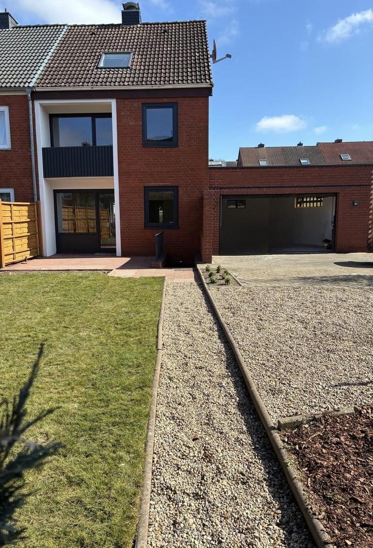 Garten hinten/Garage