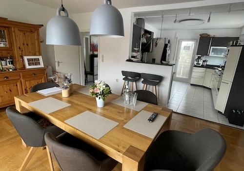 Esszimmer mit offener Küche