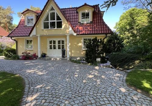 Villa von der Straße