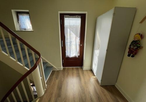 Flur 1. OG (zum Balkon)