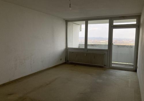 Wohnzimmer mit Balkon