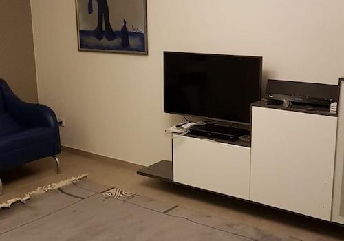 Fernseher und Musikanlage