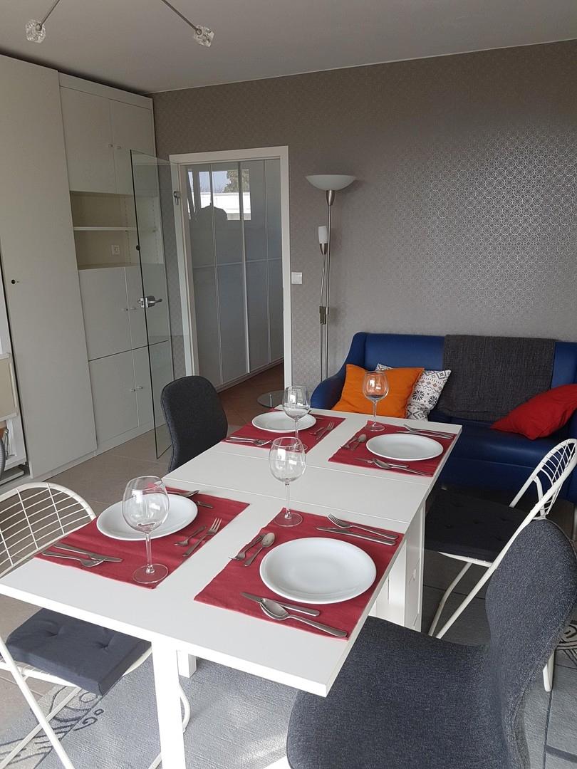 verschiebbarer Esstisch